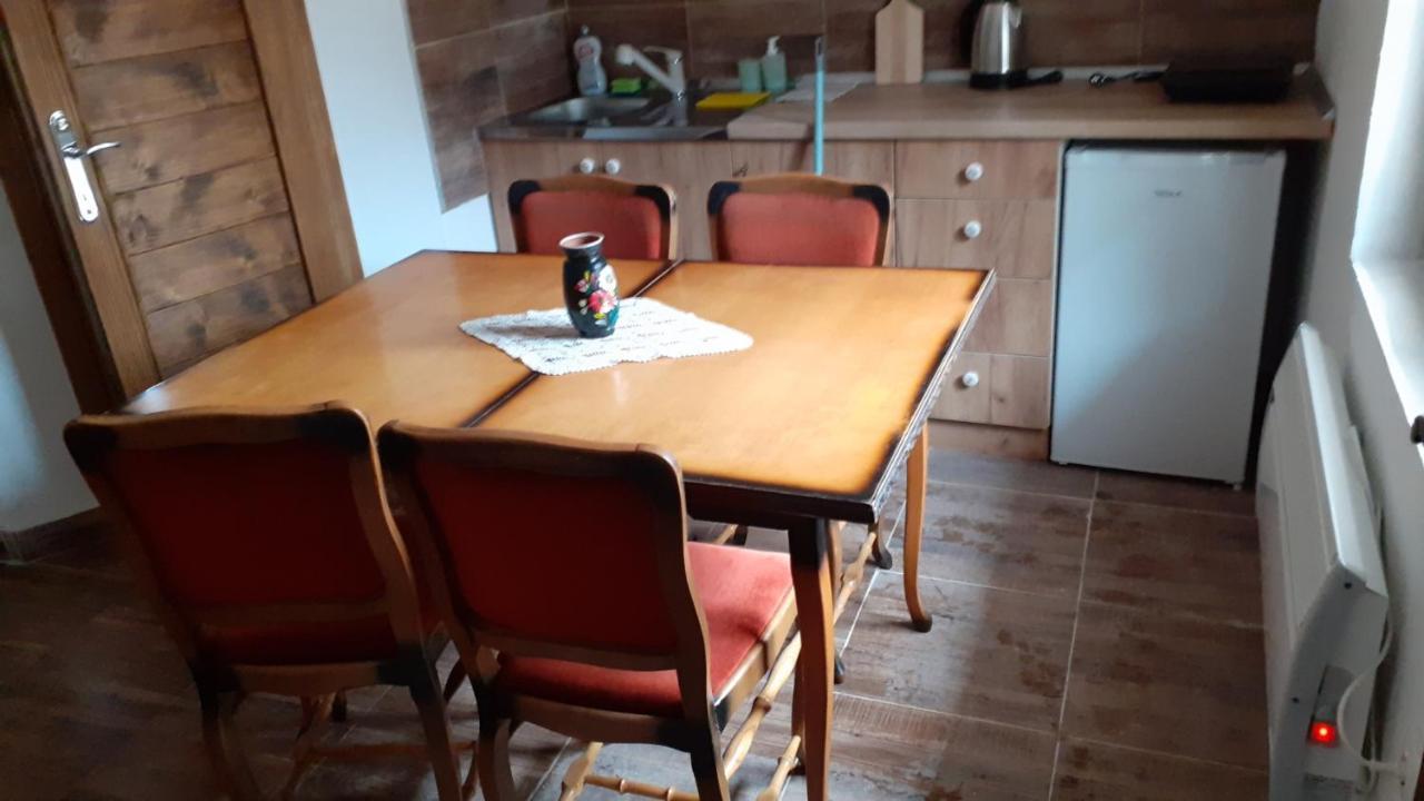 Golemi Kamik Pirot Vlasi Bagian luar foto