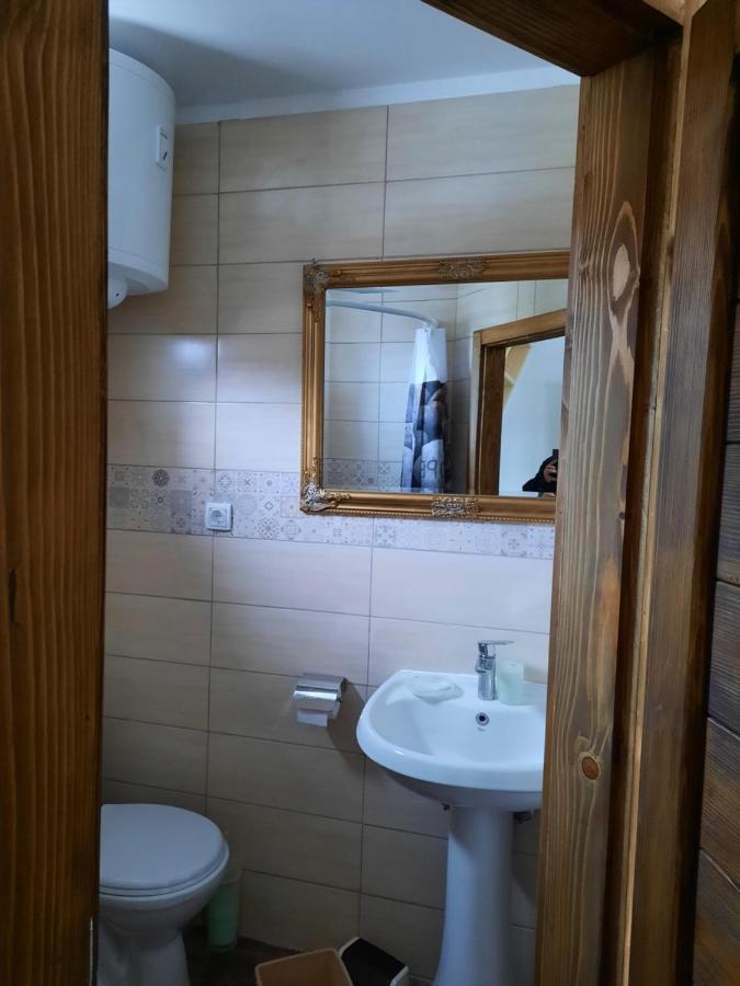 Golemi Kamik Pirot Vlasi Bagian luar foto